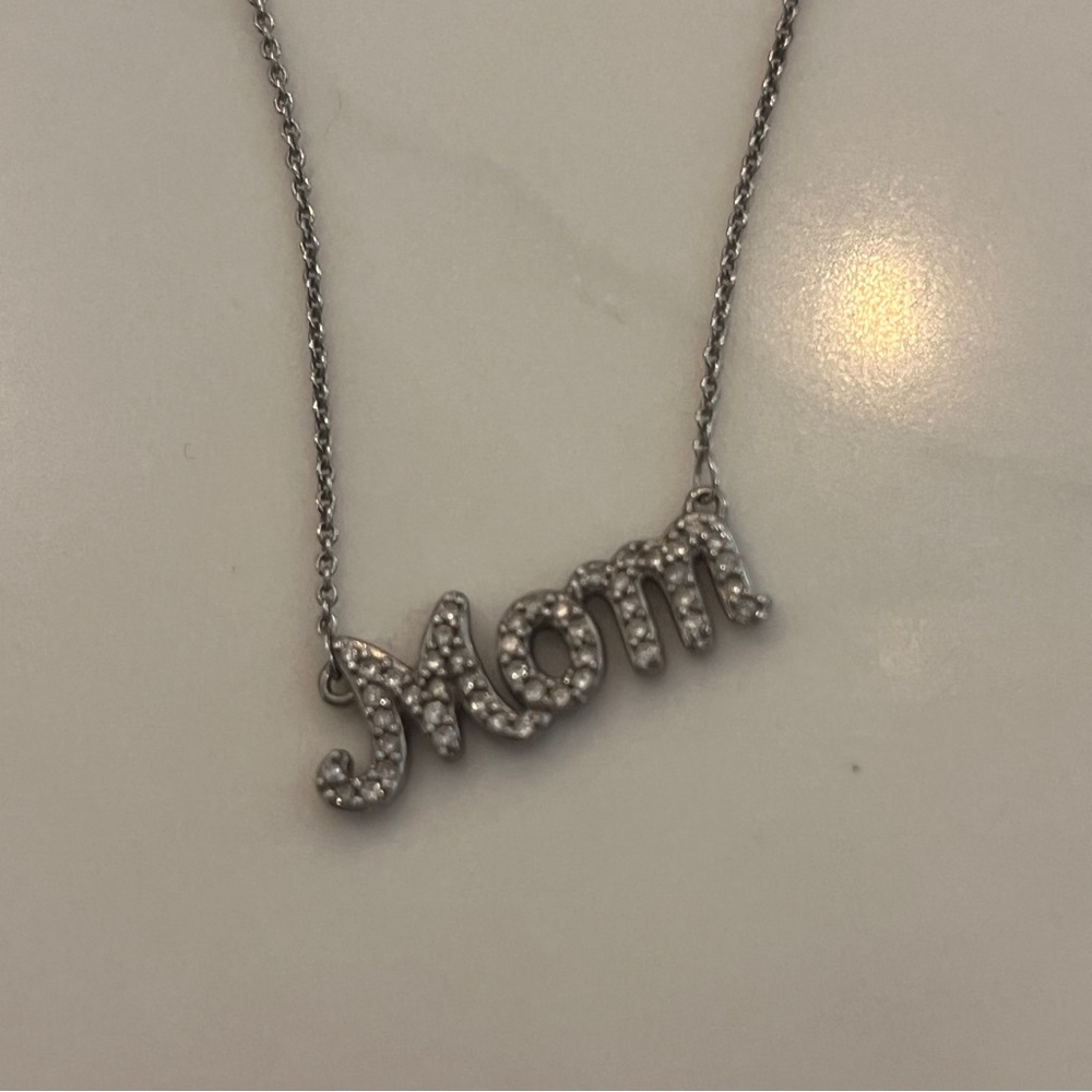 Diamond 'Mom' pendant necklace - Picture 5 of 5
